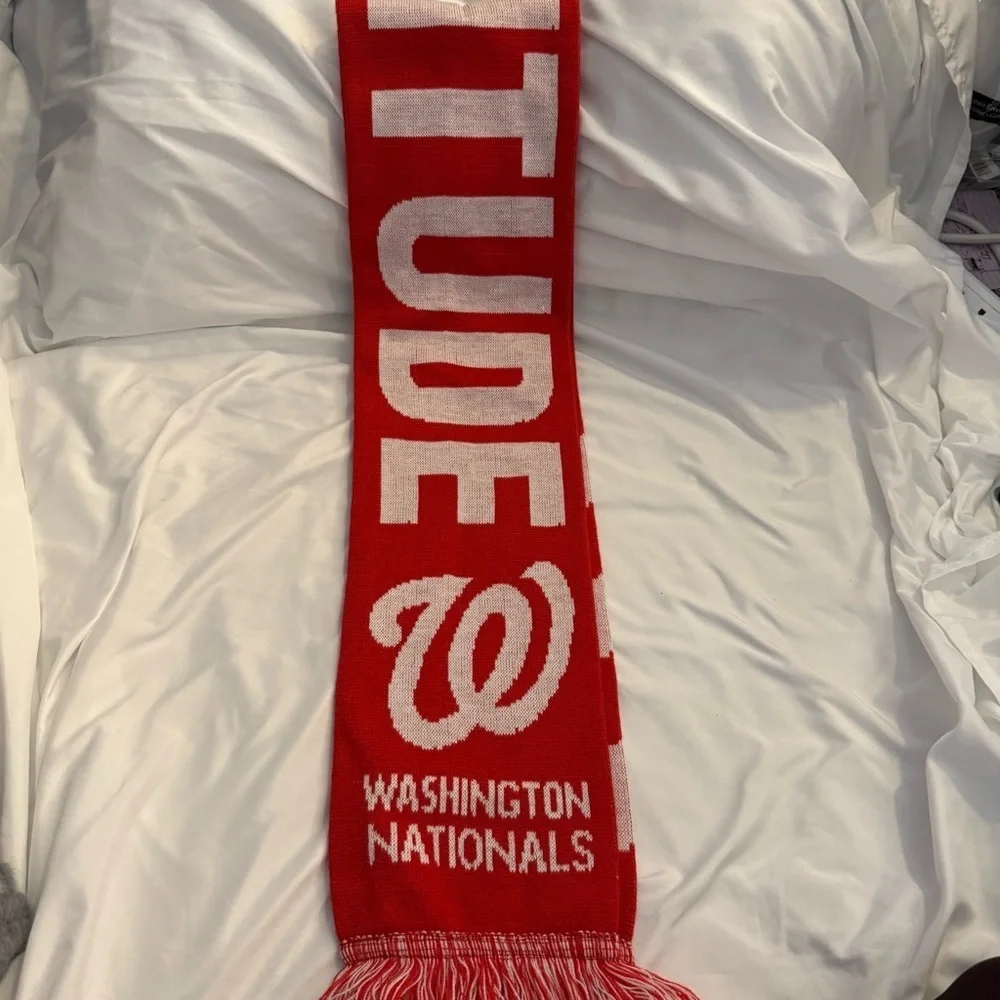 NWOT MLB Washington Nationals Coca Cola Nattitude Knit Scarf with Fringe